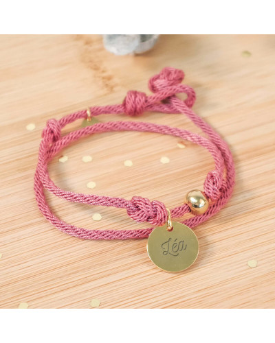 Bracelet femme corde rose avec médaille plaqué or gravée