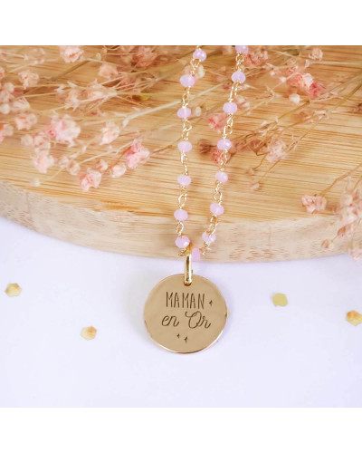 Collier mini perles roses avec médaille gravée plaqué or