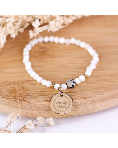 Bracelet perles de nacre et jaspe dalmatien avec médaille plaqué or