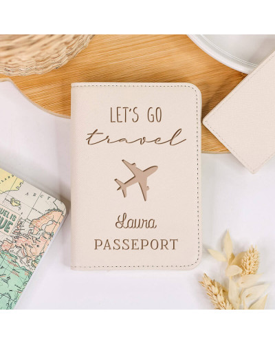 Porte passeport beige personnalisé - Let's go travel