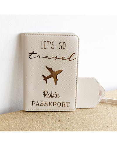 Porte passeport beige personnalisé - Let's go travel