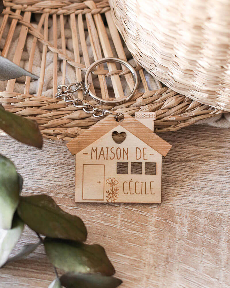 Porte-clés maison en bois personnalisé avec prénom - Ourson Câlin